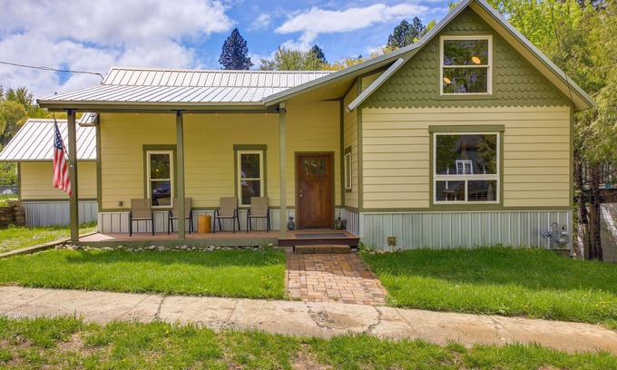 Bonners Ferry Cottage | Downtown Bonners Ferry Home w/Covered Porch!