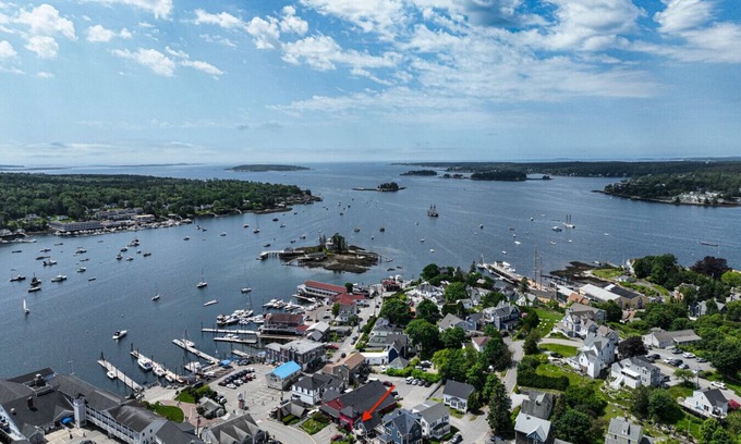 Boothbay Harbor Apartment | Downtown Boothbay Harbor Studio – Ocean Views, Dog-Friendly, Walk to Pier