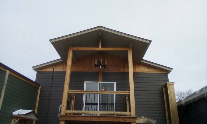 Hesperia Apartment | Downtown by the river