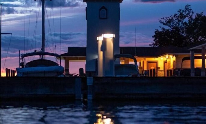 Boyne City House | Downtown Charmer-Boat Charter-sprawling deck!