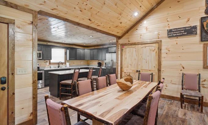Gatlinburg Cabin | Downtown Chestnut Lodge