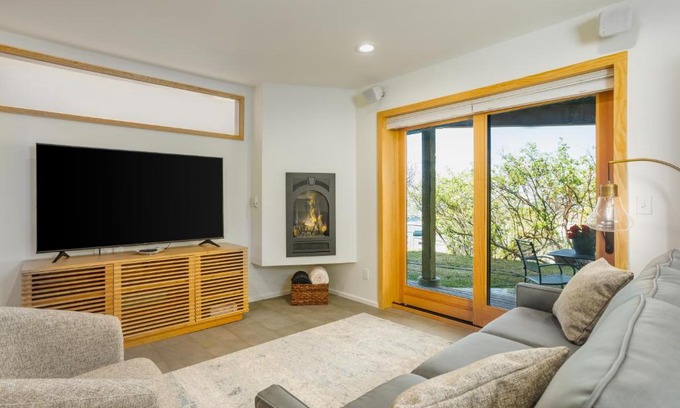 Downtown Anchorage House | Downtown Contemporary Coastal Condo