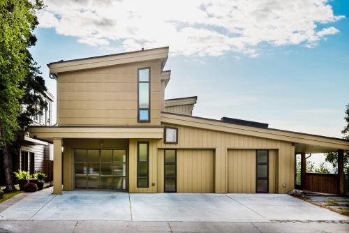 Downtown Anchorage House | Downtown Contemporary - Full Property