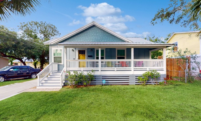 Lincolnville House | Downtown cottage with spacious front and back porch near ocean