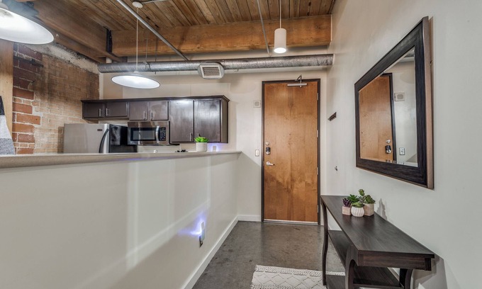 Downtown Dallas Condo | Downtown Dallas Condo - 2BR 1BA