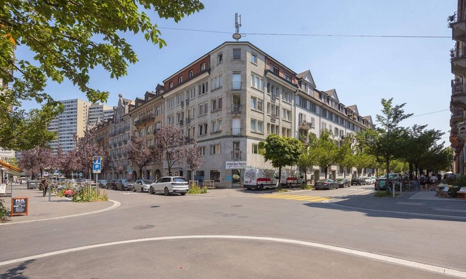 Sihlfeld Apartment | Downtown Deluxe Studio with Queen Bed(BE-25)