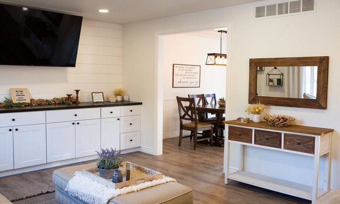 Eagle Other | Downtown Eagle Farmhouse/Spa