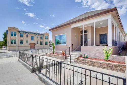 El Paso House | Downtown El Paso Home about 1 Mi to Medical Center St