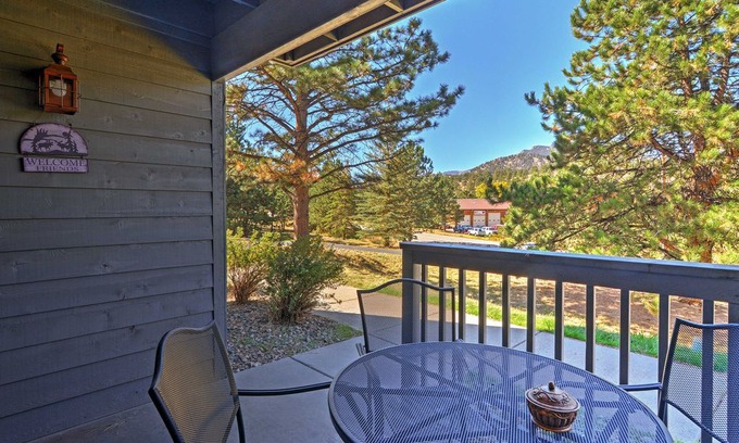 Estes Park Apartment | Downtown Elk Run Retreat, Walk to Adventure Park!