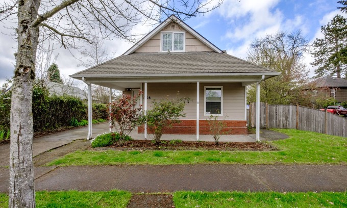 West Eugene House | Downtown EUG home Near UO campus & Autzen Stadium