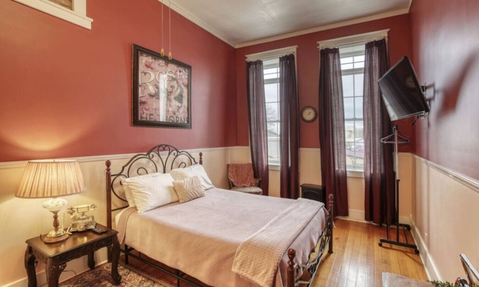 Whitewood House | Downtown Experience Rich in History & Charm! Centrally Located in Black Hills