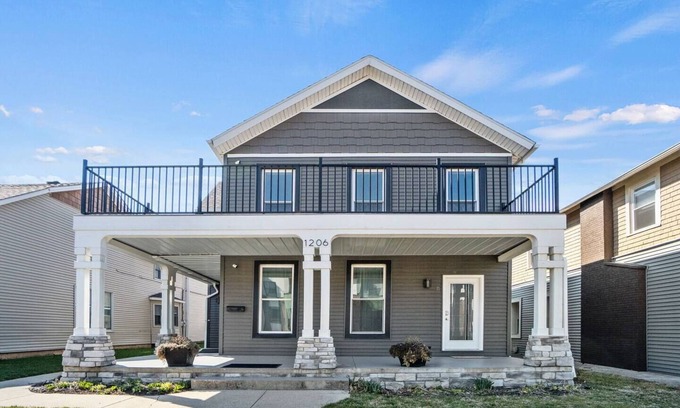 West Central Apartment | Downtown Fort Wayne, Triplex- Apt A