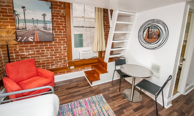 East Village House | Downtown Gaslamp District Loft for 3!
