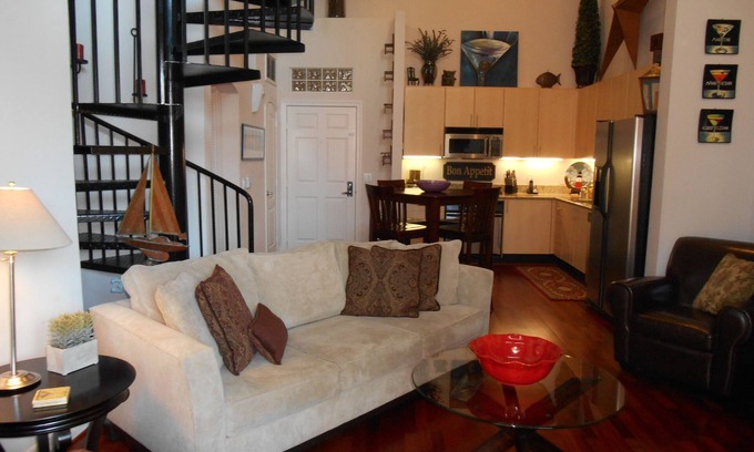 East Village Condo | Downtown, Gaslamp, Petco, Convention Center- Luxury 1 BR+Loft w/Deck