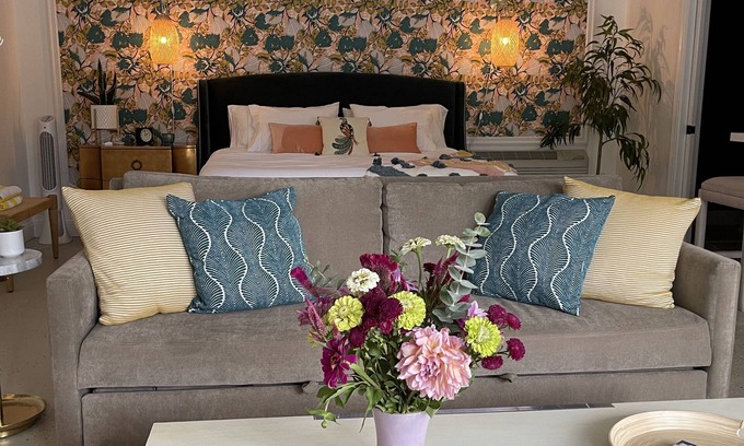 Hickory Apartment | Downtown Hickory Lounge