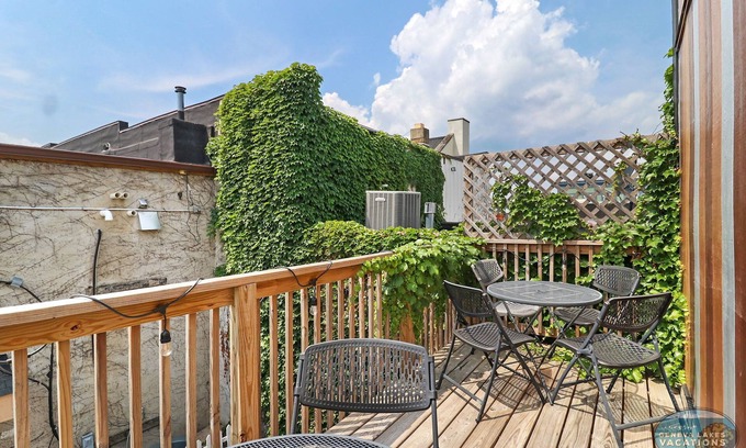 Lake Geneva House | Downtown Hideaway - Entire Building |Fun, Convienent & Comfortable |Sleeps 14 |1000+ 5 Star Reviews