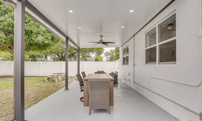 Downtown Hollywood House | Downtown Hollywood Vacation Rental w/ Patio!