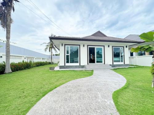 Nong Chaeng Villa | Downtown Hua Hin Villa