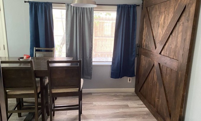 Redmond House | Downtown Hub - Dog Friendly