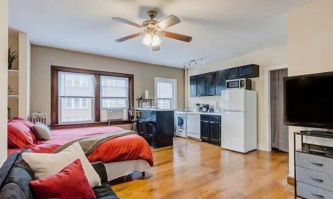 Quality Hill Apartment | Downtown KC Studio*Walk to Power&Light