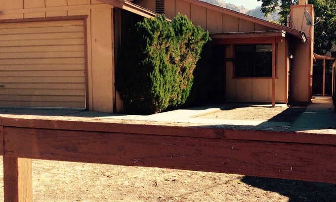 Kernville Cabin | Downtown Kern River Rentals "Big Blue": Dog Friendly!