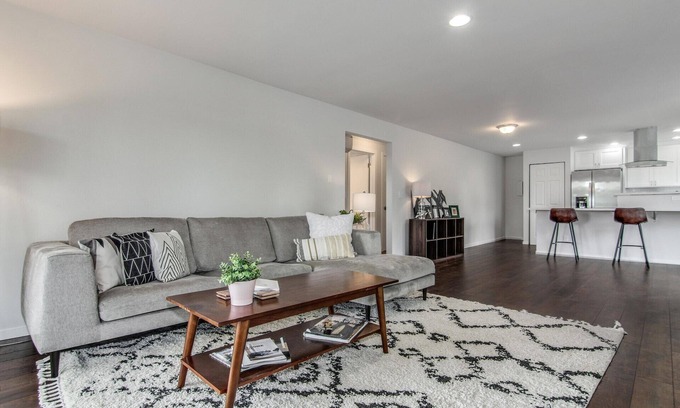 Norkirk House | Downtown Kirkland - Luxury 3rd Street Retreat