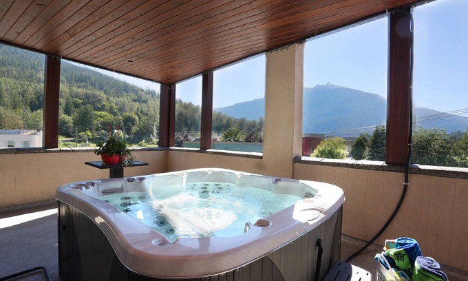Revelstoke Condo | Downtown location ,Top floor unit