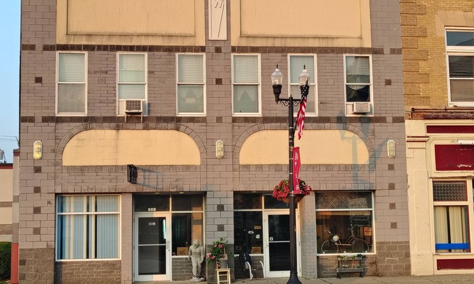 Dunkirk House | Downtown Loft by the Pier