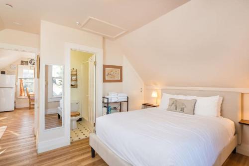 Arcata Apartment | Downtown Loft-Sauna,Bikes,Hot Tub & Great Fun