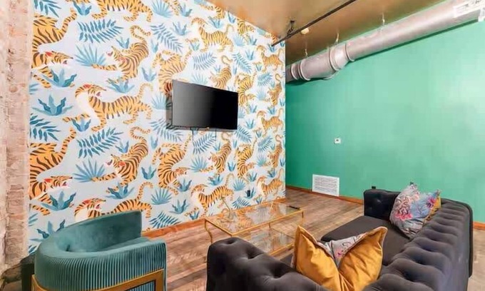 Downtown Springfield Apartment | Downtown Loft! Walk to Everything