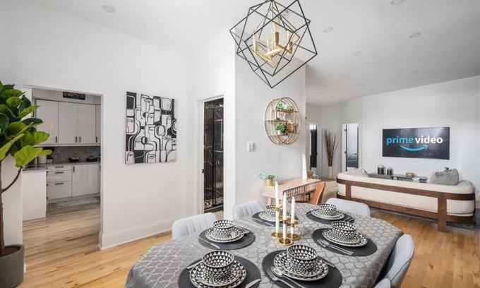 Plateau Mont Royal Apartment | Downtown Luxe: Metro, King Bed, Parking, Sleeps 6