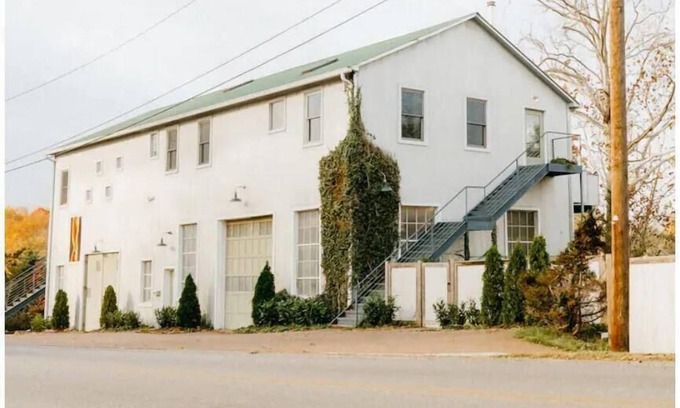 Cookeville House | Downtown Luxe Modern Home