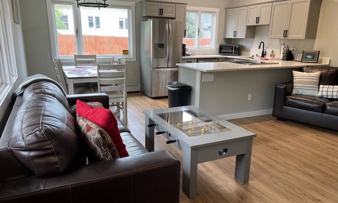 South Addition House | Downtown Luxury Sleep Number Beds near West Chester & Coastal Trail. Sleeps 4-6