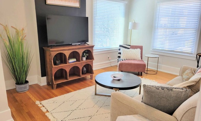 Shelbyville Apartment | Downtown Main Street One-Bedroom Suite w/Hi-Speed Wifi