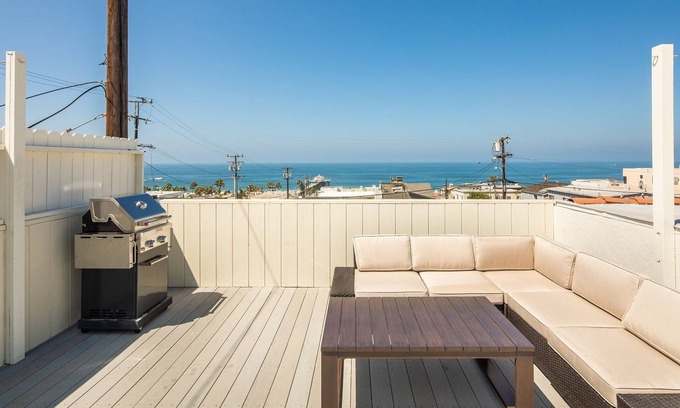 The Strand Apartment | Downtown Manhattan Beach Getaway, Ocean Views, Walk to Beach and Restaurants!