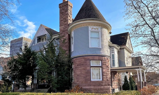 West Washington House | Downtown Mansion near Notre Dame