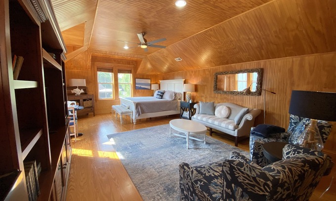 Historic Downtown Manteo House | Downtown Manteo Studio