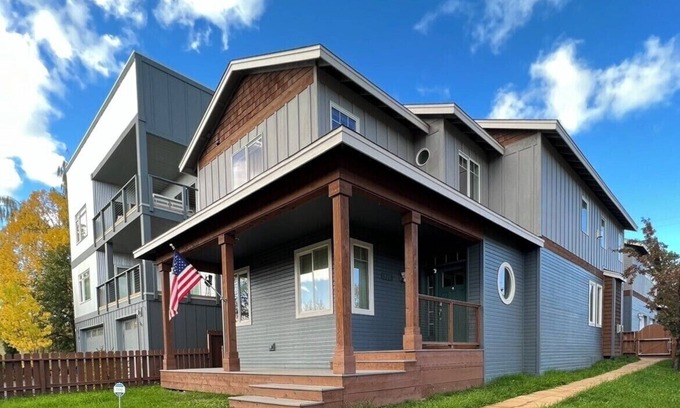 Downtown Anchorage House | Downtown Mid-Century Modern Luxury Getaway