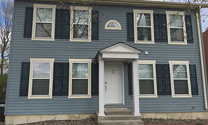 Nauvoo House | Downtown Nauvoo Sleeps 28 Barlow Manor!