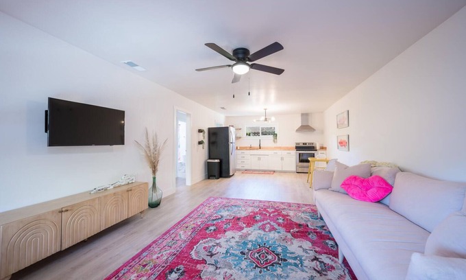 Paso Robles Cottage | Downtown Neon Pink Chalet