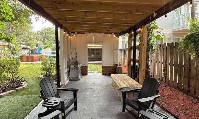 Tarpon River House | Downtown Oasis, cozy backyard, near airport/cruise
