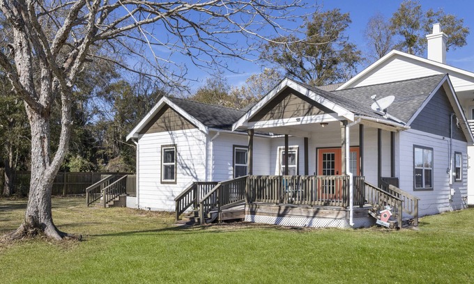 Biloxi House | Downtown Ocean Springs home. Quaint & Comfy!