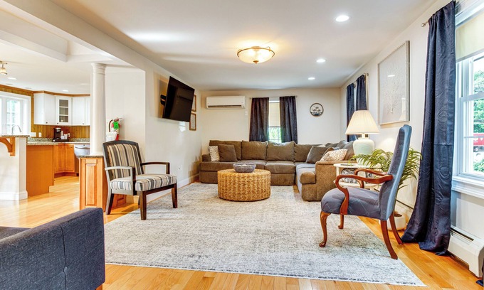 Ogunquit House | Downtown Ogunquit Home: 1 Mi to Beach!