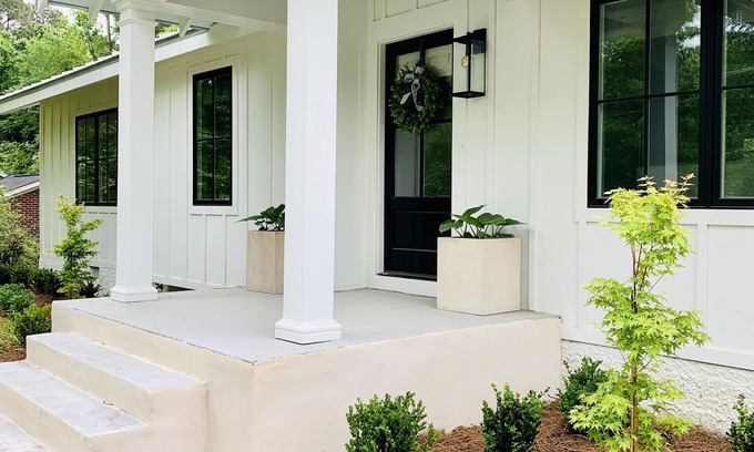 Oxford House | Downtown Oxford-Rectangle house off the square with 3 bedrooms/2 bath.
