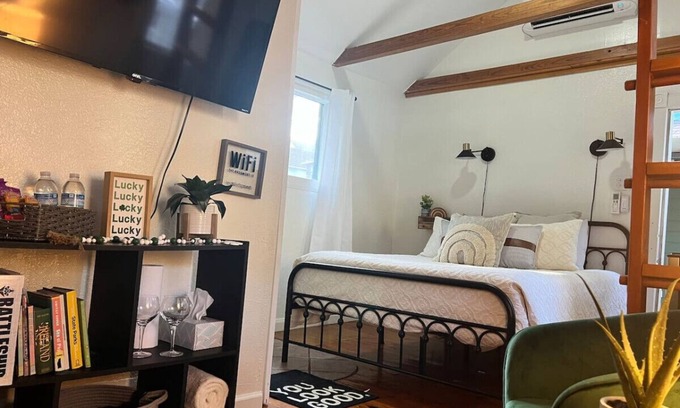 Eureka Springs Historic District House | Downtown Parking Fox Den at The Mary Margaret