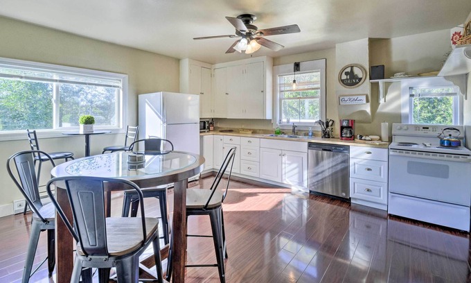 Poulsbo Cottage | Downtown Poulsbo Escape - Walk to Liberty Bay