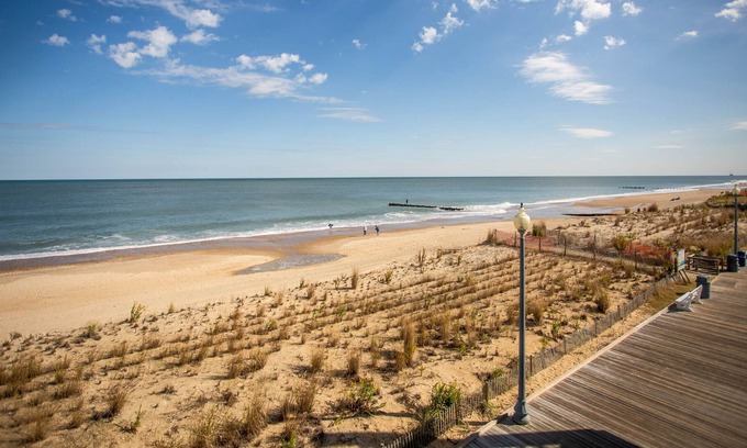 Rehoboth Beach House | Downtown Rehoboth Beach OCEANFRONT Townhouse w/Parking
