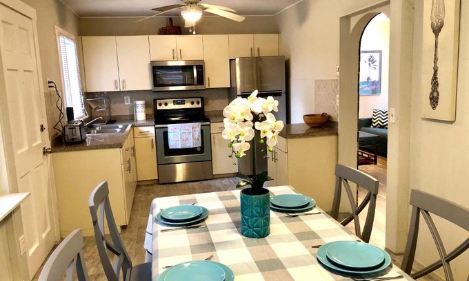 Southgate Apartment | Downtown Sarasota cottage near Siesta Key Beaches and Golfing