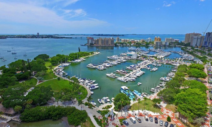 Laurel Park Apartment | DOWNTOWN SARASOTA - Historic Laurel Park