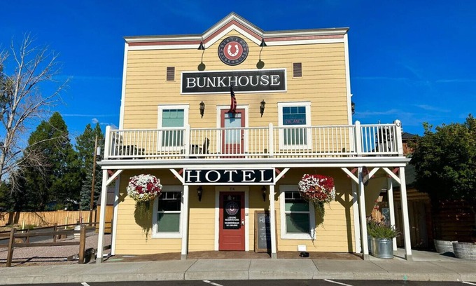 Sisters Hotel | Downtown Sisters Boutique Hotel - Sisters OR Sleeps 2/1.5 bath unit 2